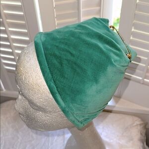 Vintage 50s/60s Green Velvet Pixie Type Fitted Hat with Large Gold Safety Pin